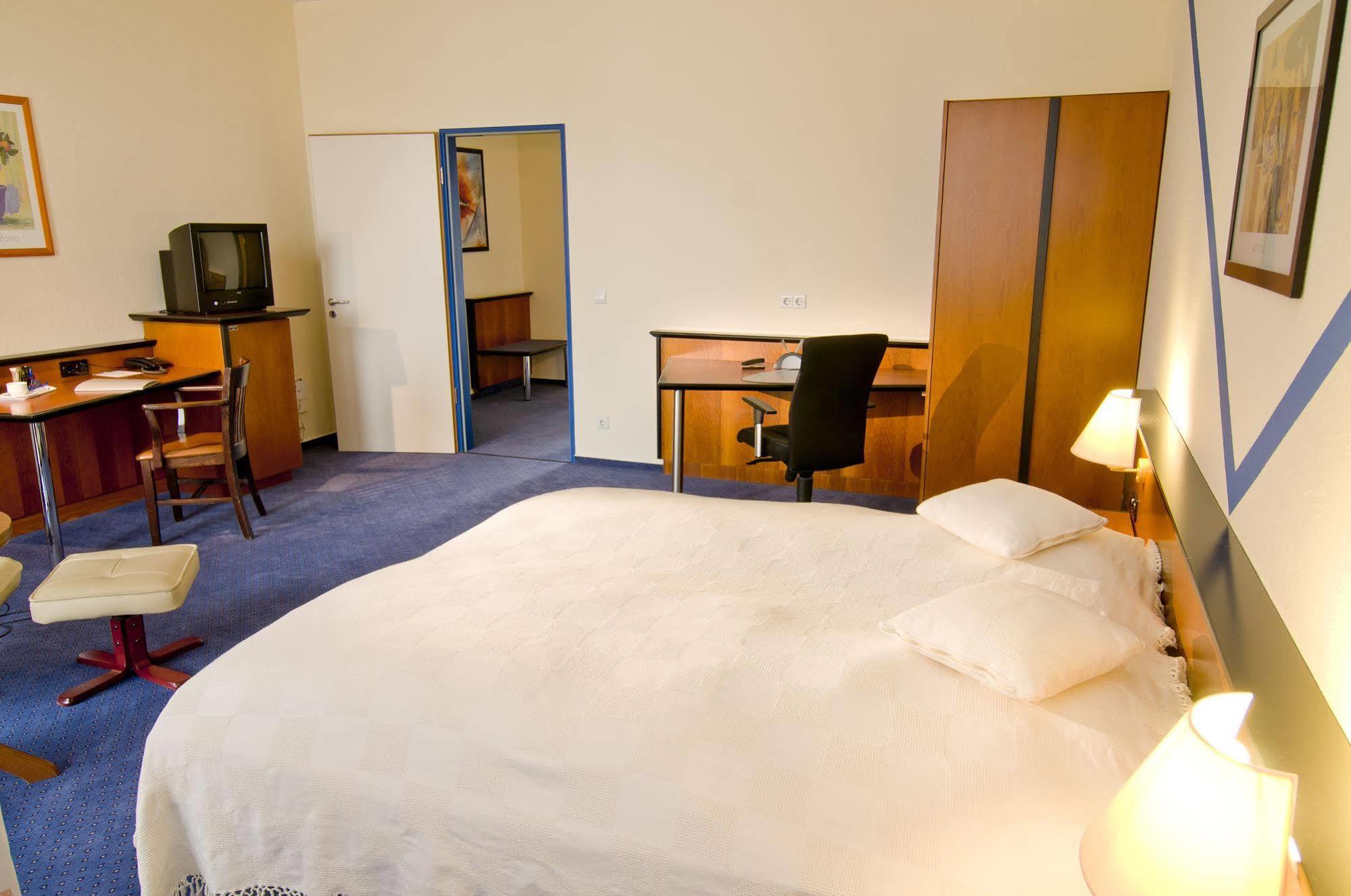 Dormero Hotel Hannover-Langenhagen Airport Bagian luar foto